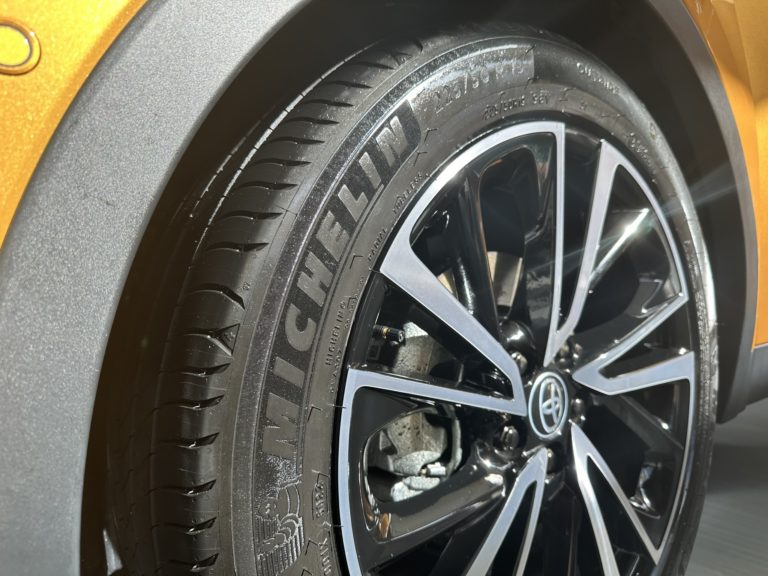 Test brzdných vlastností letních pneumatik AUTO BILD 2024: Těsný souboj mezi soupeři