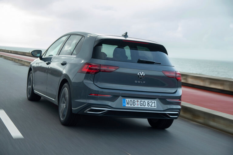 Test zimních pneumatik Auto Express 2026: Continental těsně před Pirelli