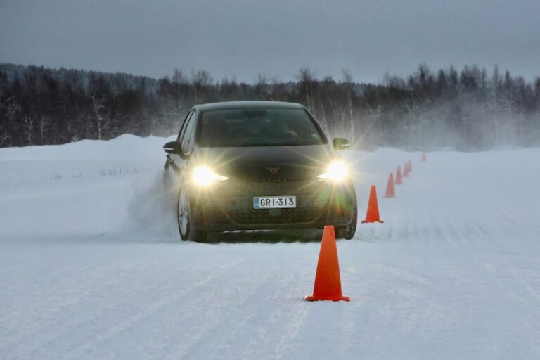 Test pneumatik AUTO BILD 2026: 215/55 R18 — celoroční pneumatiky