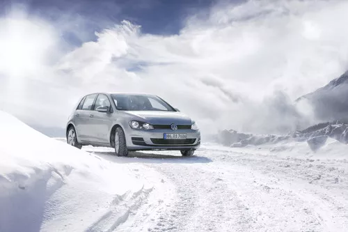 GoodYear UltraGrip 9+ Miniatura 5616x3744