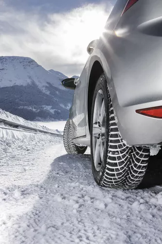 GoodYear UltraGrip 9+ Miniatura 3744x5616