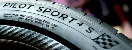 Michelin Pilot Sport 4 S Miniatura 1040x400