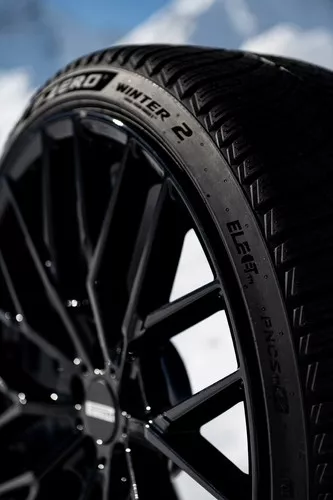 Pirelli P Zero Winter 2 Miniatura 2555x3840